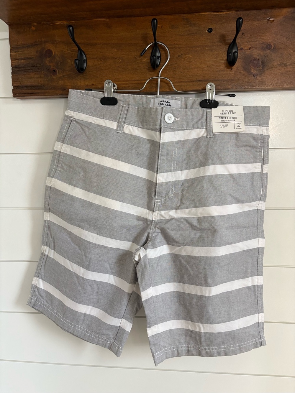 Urban Heritage Gray & White Striped Men's Shorts size 32